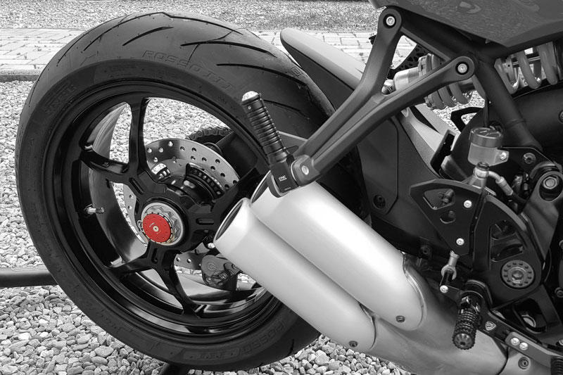 Rear wheel nut plug Ducati - right hand